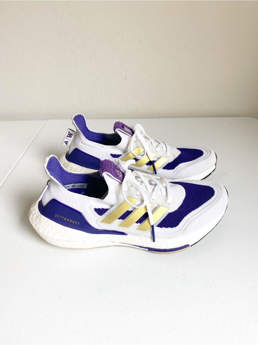 Adidas UltraBoost 21 ‘NCAA Pack Washington Huskies Sneaker White Purple Size 7.5